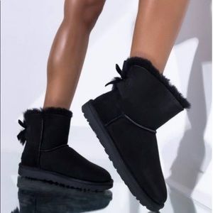 Ugg black with bow